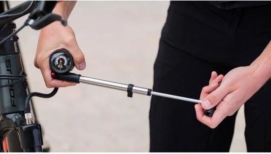 Uitgang ???? BBB Cycling Airshock Minipomp - Fietspomp Met Drukmeter - Pomp Mini Met Manometer - 28 Bar - Zwart/Zilver - BMP-29 ✨ 4 Uitgang ???? BBB Cycling Airshock Minipomp - Fietspomp Met Drukmeter - Pomp Mini Met Manometer - 28 Bar - Zwart/Zilver - BMP-29 ✨ - Afbeelding 4