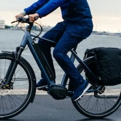 Korting ✔️ AGU Section Regenbroek Essential Heren - Zwart - M - Waterdicht & Ademend ✨ -AGU WINKLE 550x320 7