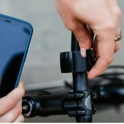 Coupon ✔️ The Loop Mount Twist - Telefoonhouder Fiets - Fietshouder Voor Smartphones - Uniek Minimalistisch Design - Compact - Draaibaar - Zwart - Eenvoudige Montage - Werkt Met Ieder Telefoonhoesje - Voor Stuurmaat 22,2 Mm Tot 31,8 Mm 😉 -AGU WINKLE 550x366 78