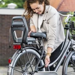 Aanbiedingen ???? Qibbel 6+ Junior Fietsstoeltje Achter - Legergroen Met Zwart Kussentje ???? -AGU WINKLE 550x549 17