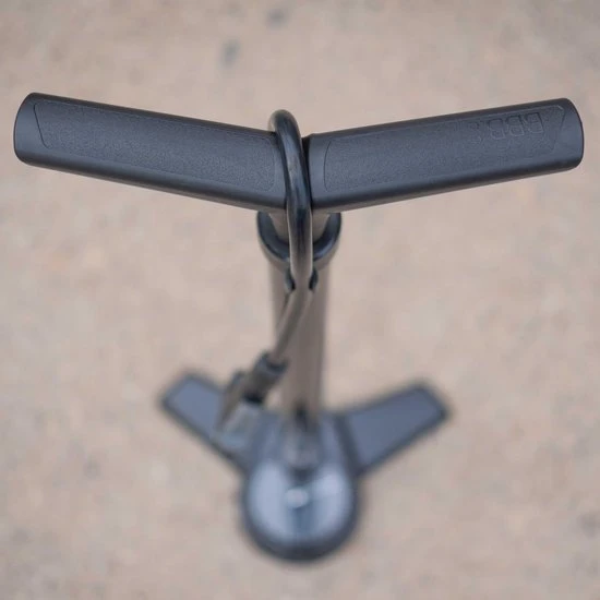 Nieuw ✨ BBB Cycling AirSteel Fietspomp Met Drukmeter - Fiets Pomp Racefiets En Mountainbike - Voetpomp Extra Lang 11 Bar - Zwart - BFP-27 ⭐ 4 Nieuw ✨ BBB Cycling AirSteel Fietspomp Met Drukmeter - Fiets Pomp Racefiets En Mountainbike - Voetpomp Extra Lang 11 Bar - Zwart - BFP-27 ⭐ - Afbeelding 4