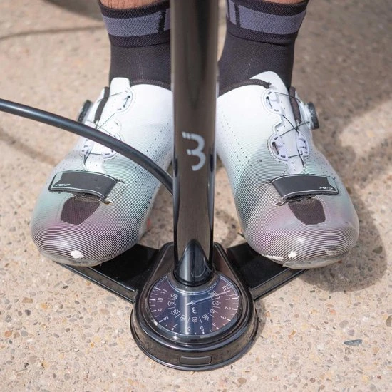 Nieuw ✨ BBB Cycling AirSteel Fietspomp Met Drukmeter - Fiets Pomp Racefiets En Mountainbike - Voetpomp Extra Lang 11 Bar - Zwart - BFP-27 ⭐ 9 Nieuw ✨ BBB Cycling AirSteel Fietspomp Met Drukmeter - Fiets Pomp Racefiets En Mountainbike - Voetpomp Extra Lang 11 Bar - Zwart - BFP-27 ⭐ - Afbeelding 9