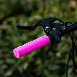 Flash-uitverkoop ???? Merkloos ESTARK - Fietshandvatten - Handvatten - Universeel - Fiets Mountainbike Professioneel - Grips - Extra Grip Fietshandvaten -Handvaten - Handig Te Monteren - Anti-slip Fietsen Stuur Bikegrips Stevig - Rubber Roze - (R-roze) ???? 13 Flash-uitverkoop ???? Merkloos ESTARK - Fietshandvatten - Handvatten - Universeel - Fiets Mountainbike Professioneel - Grips - Extra Grip Fietshandvaten -Handvaten - Handig Te Monteren - Anti-slip Fietsen Stuur Bikegrips Stevig - Rubber Roze - (R-roze) ???? -AGU WINKLE 550x550 332