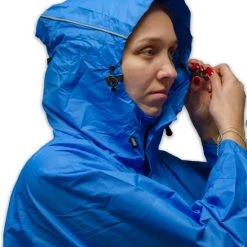 Beste deal 💯 LOWLAND OUTDOOR Wandelponcho - 100% Waterdicht (10.000mm) - Ademend (8.000g/M ) PFAS Vrij! 🎉 -AGU WINKLE 550x616 2