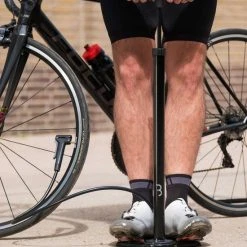 Nieuw ✨ BBB Cycling AirSteel Fietspomp Met Drukmeter - Fiets Pomp Racefiets En Mountainbike - Voetpomp Extra Lang 11 Bar - Zwart - BFP-27 ⭐ 15 Nieuw ✨ BBB Cycling AirSteel Fietspomp Met Drukmeter - Fiets Pomp Racefiets En Mountainbike - Voetpomp Extra Lang 11 Bar - Zwart - BFP-27 ⭐ -AGU WINKLE 550x825 8